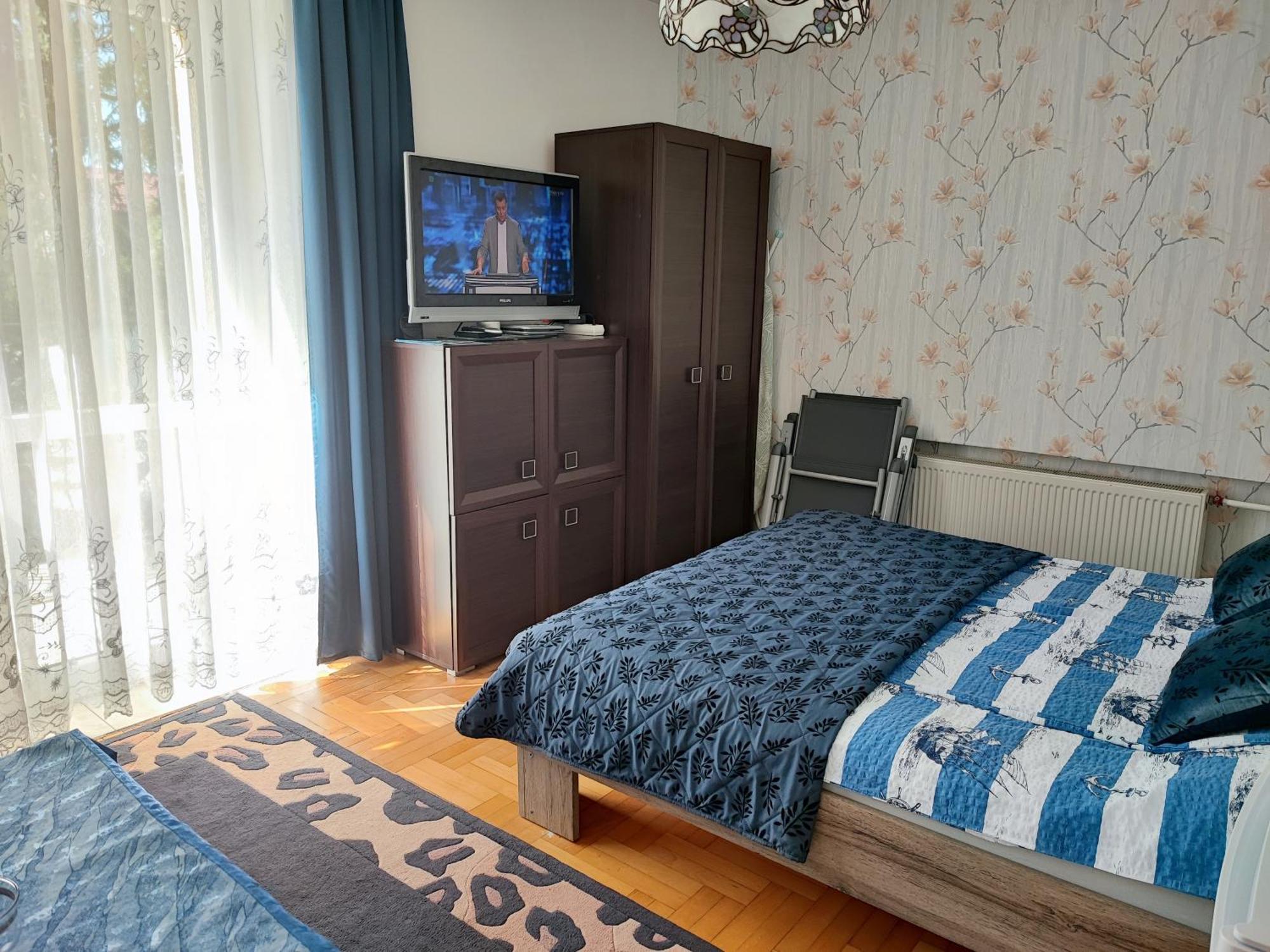 Homestay - *